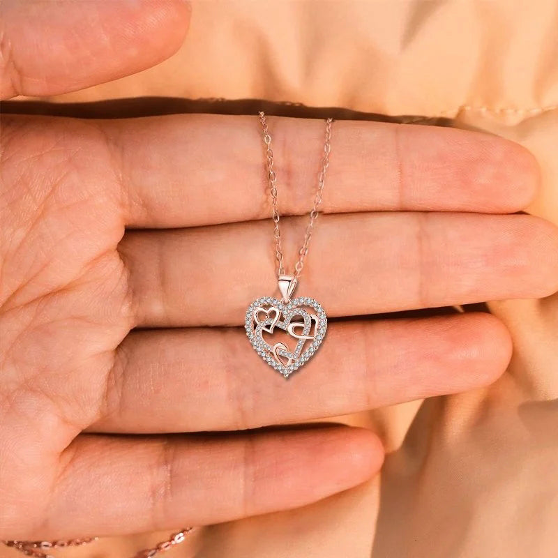 LoveFlow – Romantic Interlocking Necklace