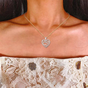 LoveFlow – Romantic Interlocking Necklace
