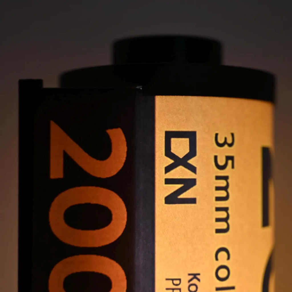 RetroGlow – Kodak 200 Film Lamp