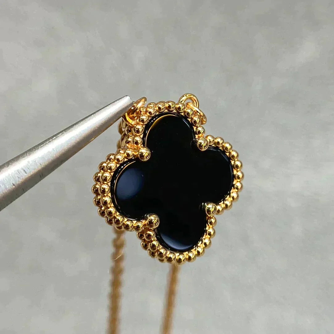 CelestiaGlow – Timeless Sparkle Pendant Necklace