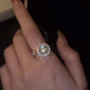 LumiRing – Delicate Round Zircon Luxury Ring