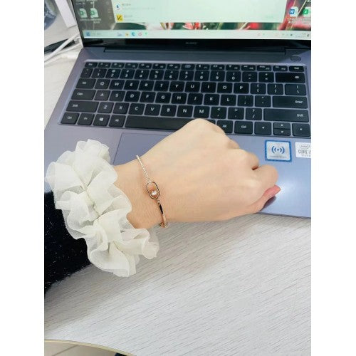 BrillianceFlow – Dancing Stone Bracelet