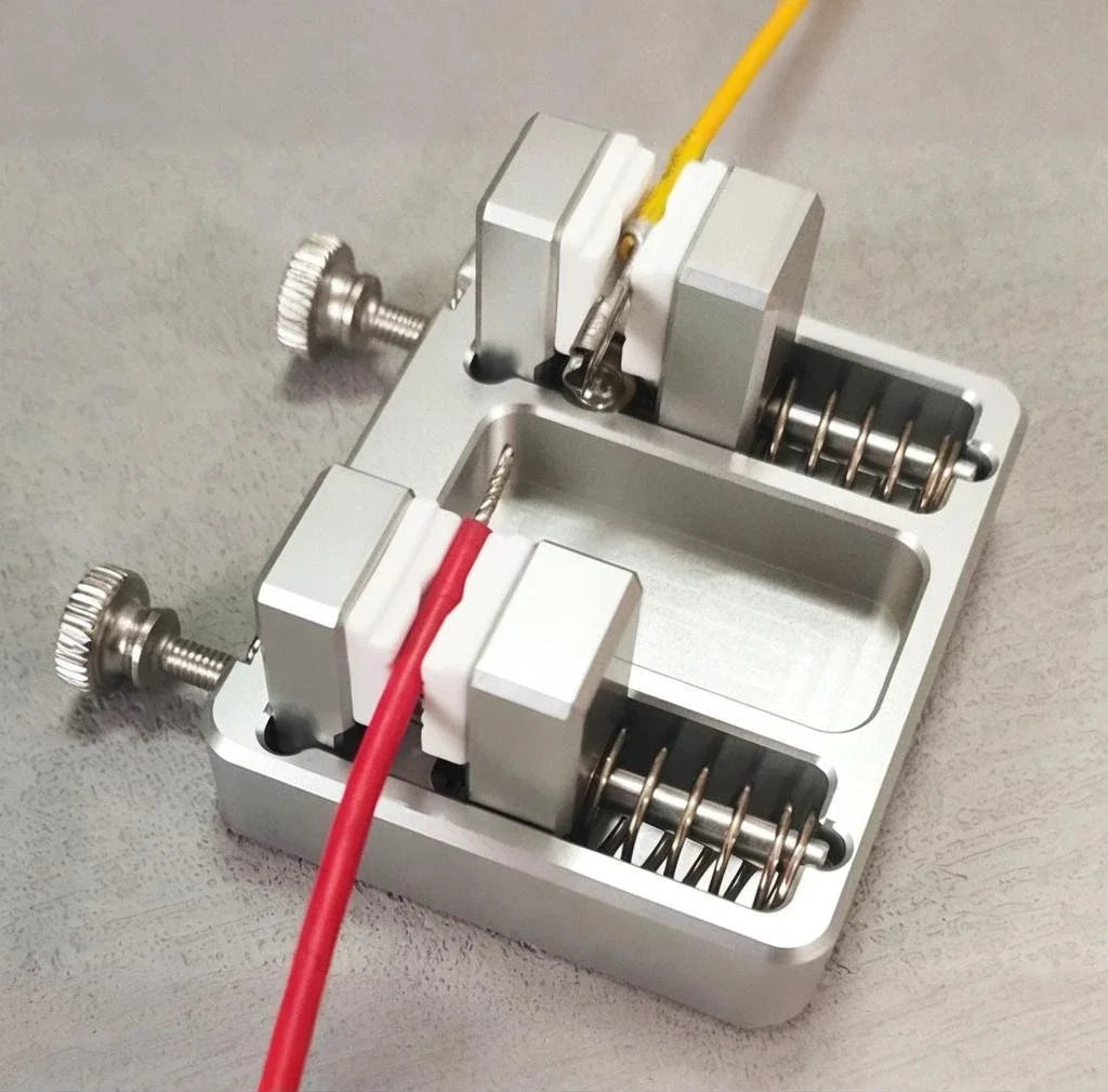 CircuitHold – Heavy Duty Soldering Clamp