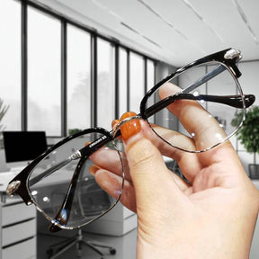 OptiClear – Multi-Focus Reading Glasses