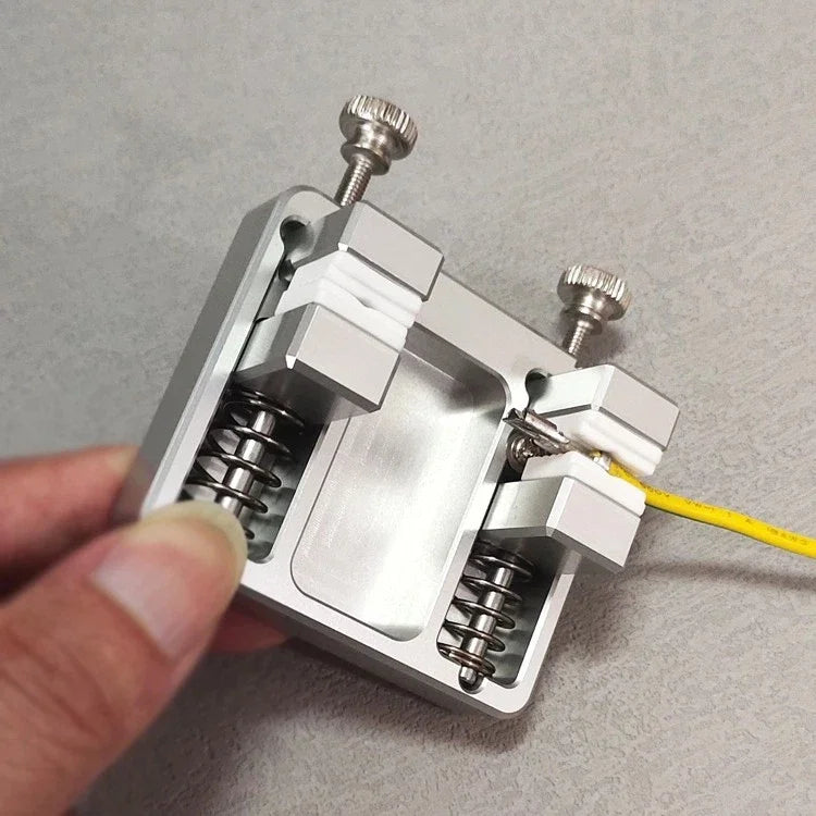 CircuitHold – Heavy Duty Soldering Clamp