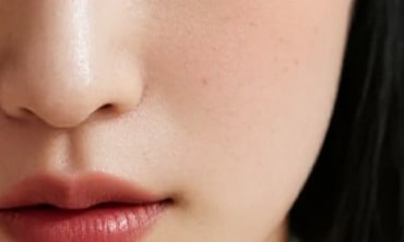 SkinBlend – Smart Shade Foundation Stick