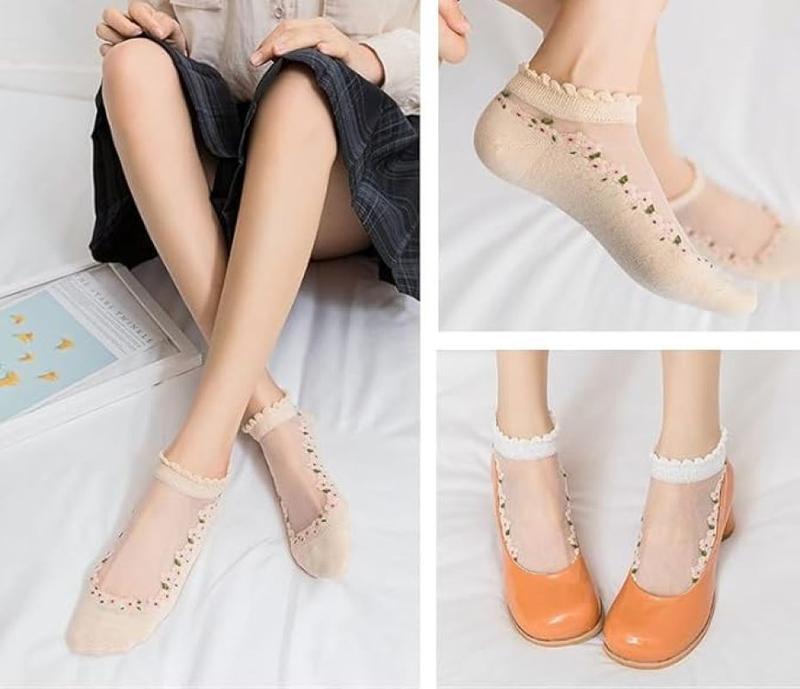 LaceFlow – Transparent Floral Ankle Socks