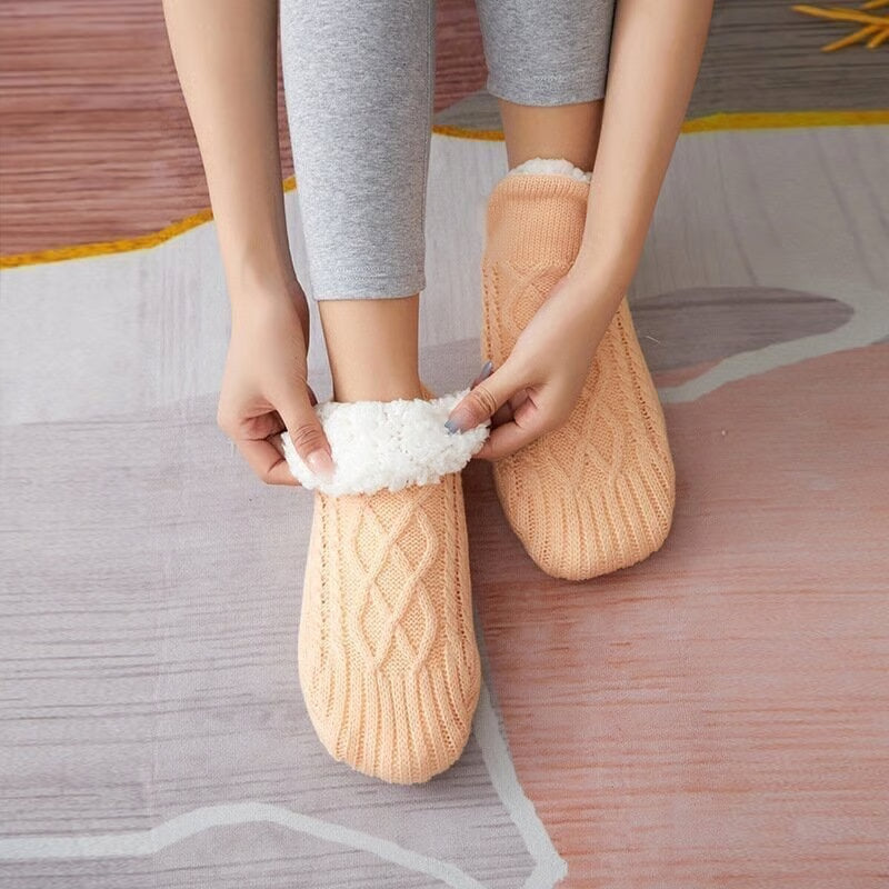 CloudWarm – Anti-Slip Indoor Slipper Socks
