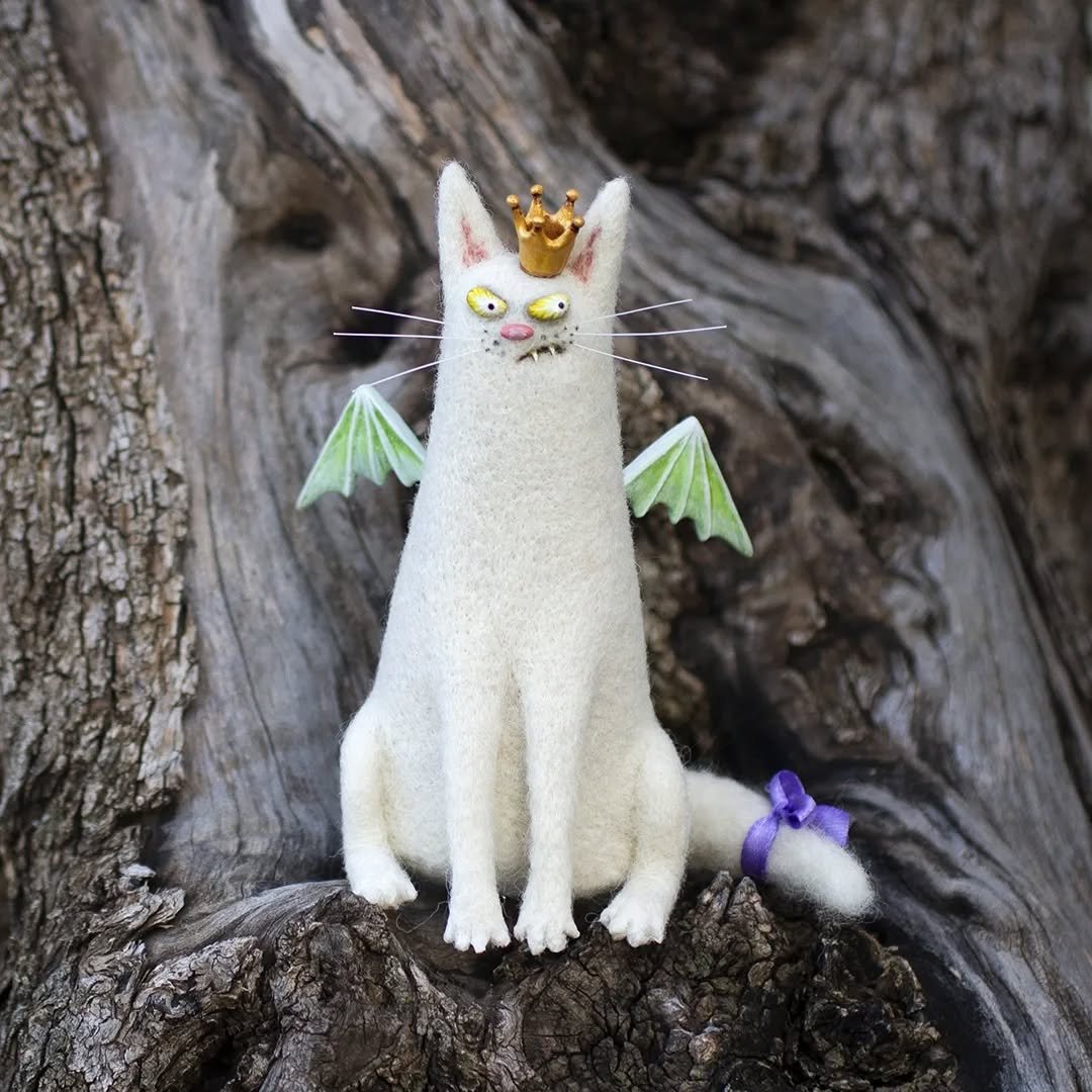 CurioCat - Soft Wool Figurine