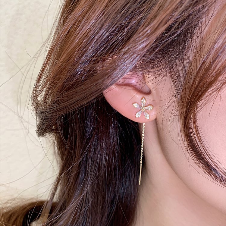 BloomSpark – Shiny Diamond Flower Earrings