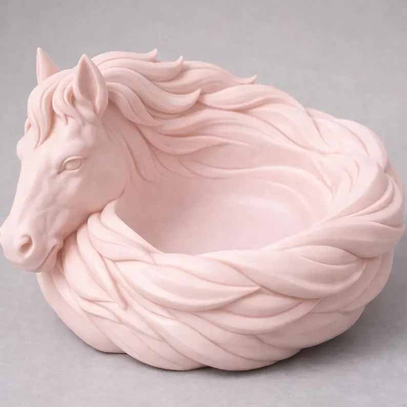 GoldenMane – Elegant Horse Bowl