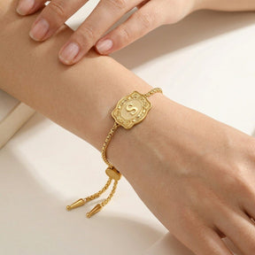 LetterLuxe Glow – Adjustable Name Bracelet