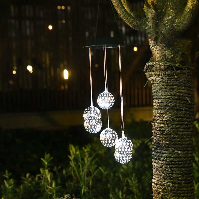 LunaBreeze Chime – Weatherproof Solar Garden Light Charm