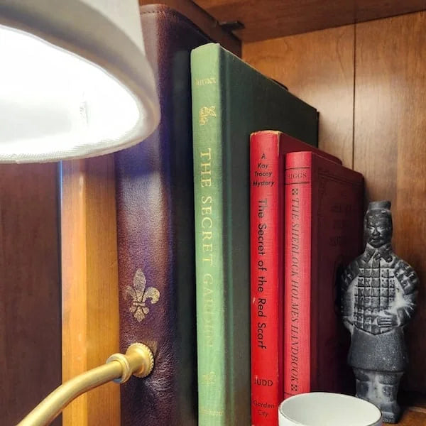 LitGlow – Classic Literature Lamp
