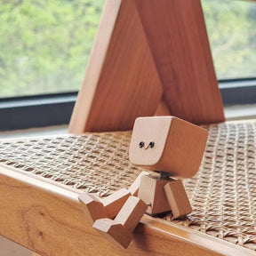 Nod & Wiggle – Lively Wooden Companion
