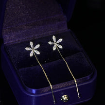 BloomSpark – Shiny Diamond Flower Earrings