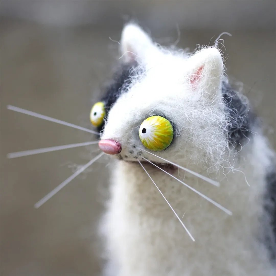 CurioCat - Soft Wool Figurine