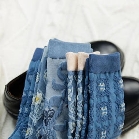 LumeFlora – Soft Cotton Embroidered Flower Socks