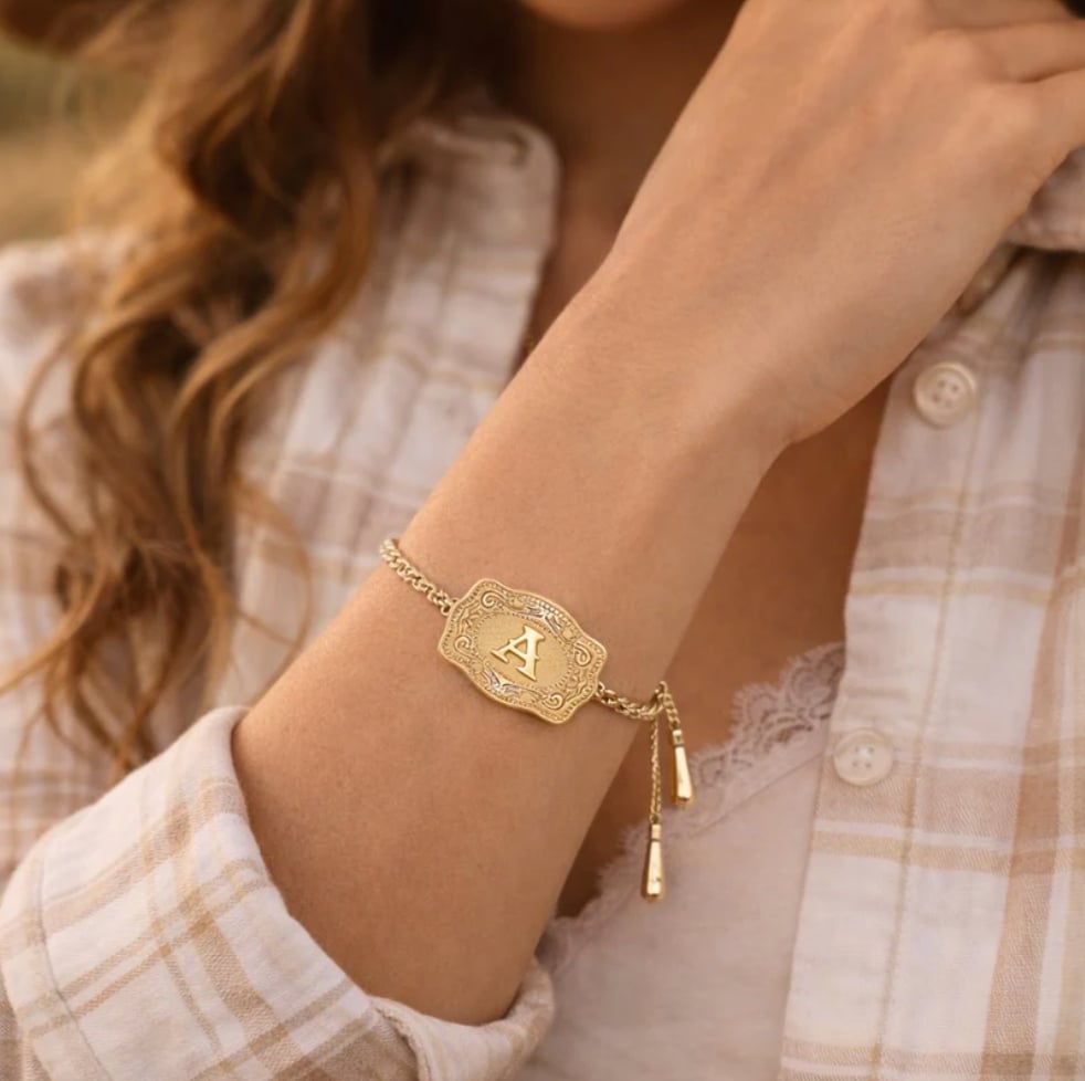LetterLuxe Glow – Adjustable Name Bracelet