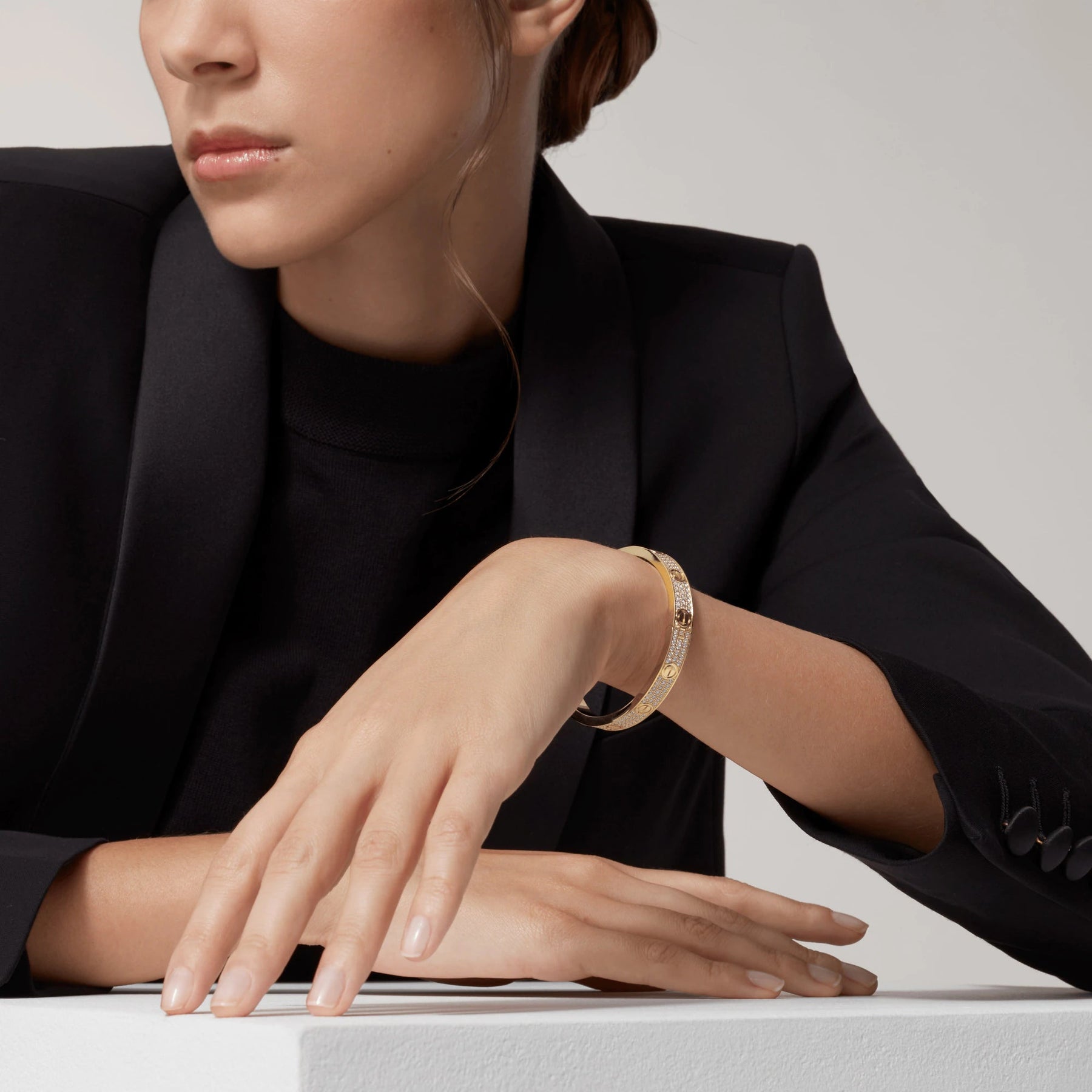 EternalGlow – Premium Diamond Love Bracelet