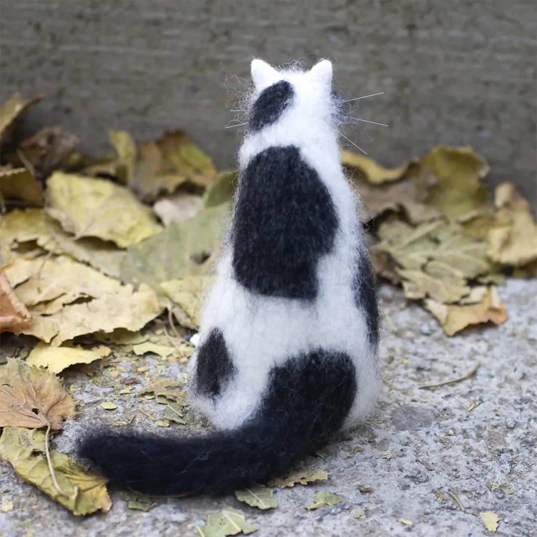 CurioCat - Soft Wool Figurine