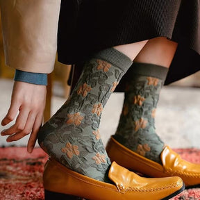 LumeFlora – Soft Cotton Embroidered Flower Socks