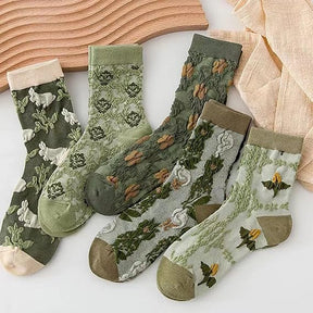 LumeFlora – Soft Cotton Embroidered Flower Socks