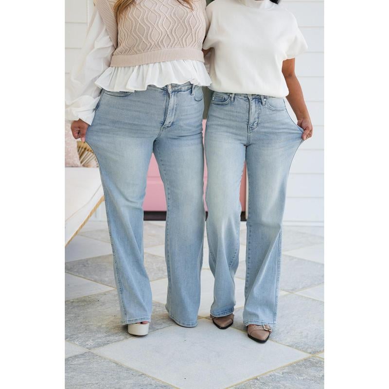 ShapeDenim – Vintage Wash Straight-Leg Jeans