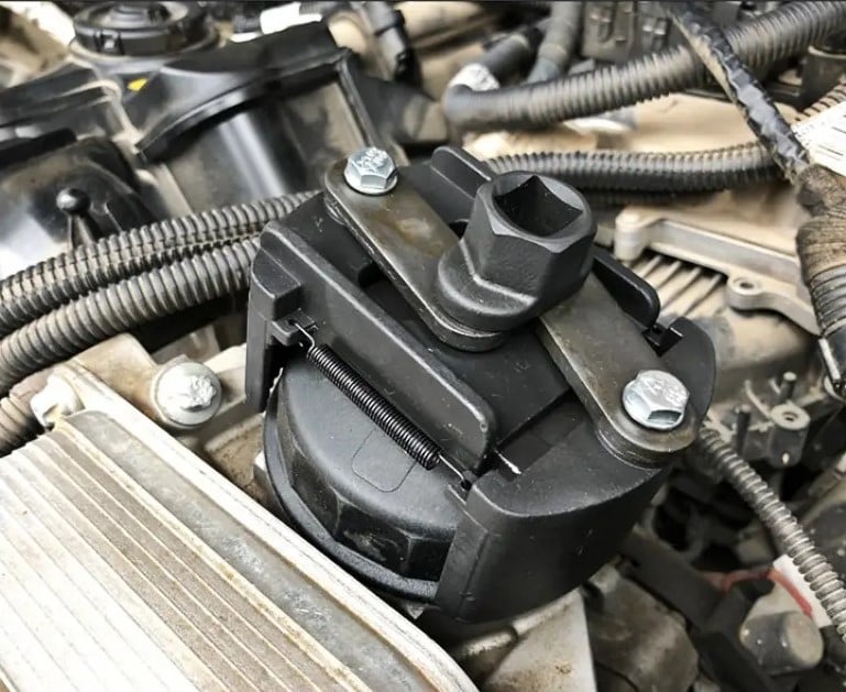 TorqueMaster – Universal Oil Filter Wrench Tool