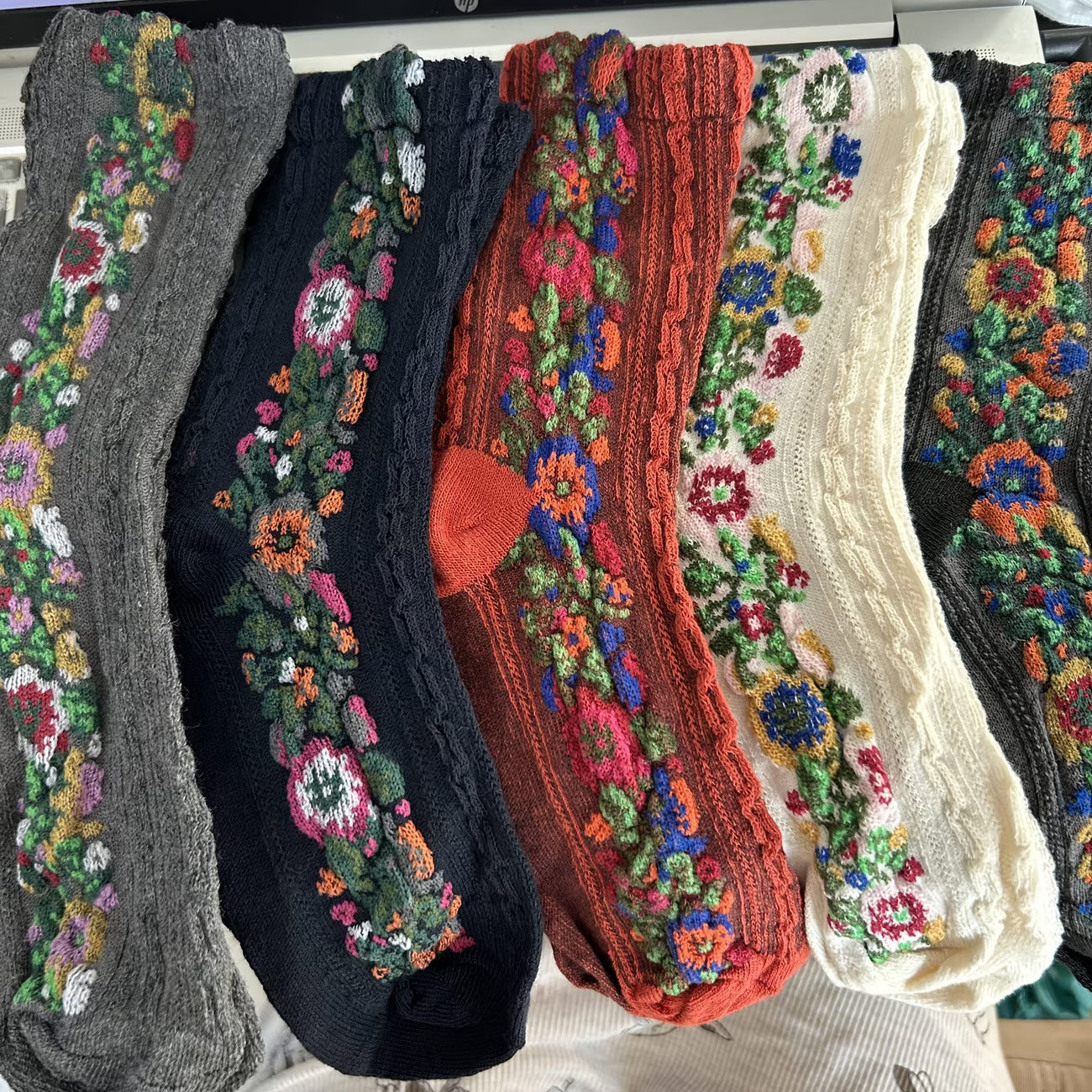 LumeFlora – Soft Cotton Embroidered Flower Socks