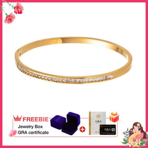 StarlightAura – Elegant Charm Bracelet