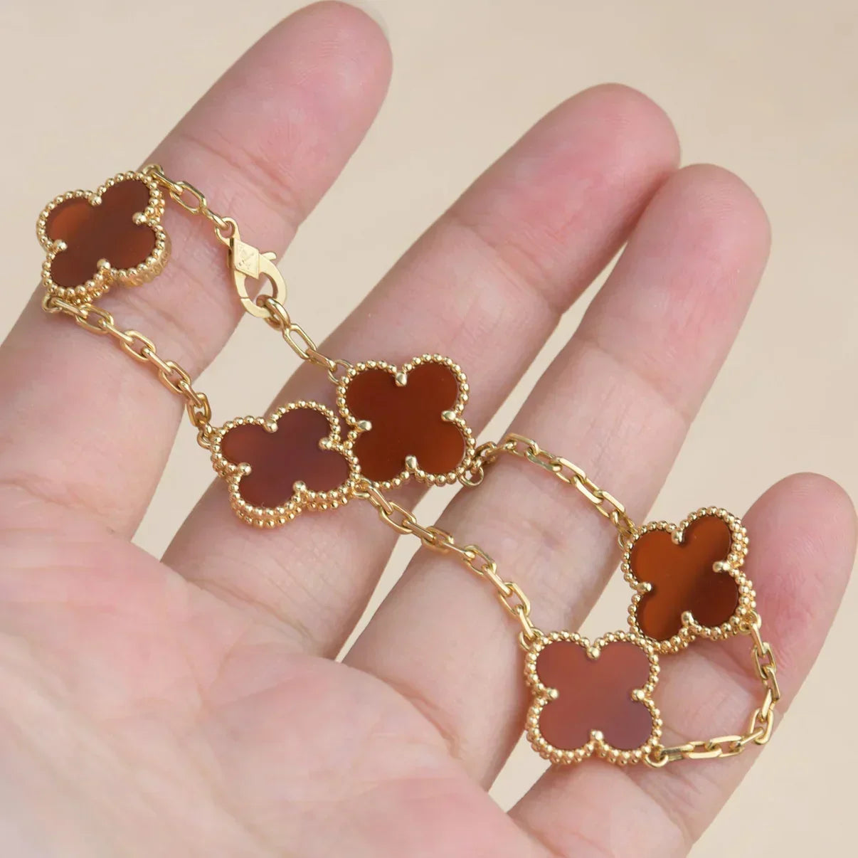 AuraLeaf – Lucky Carnelian Clover Bracelet