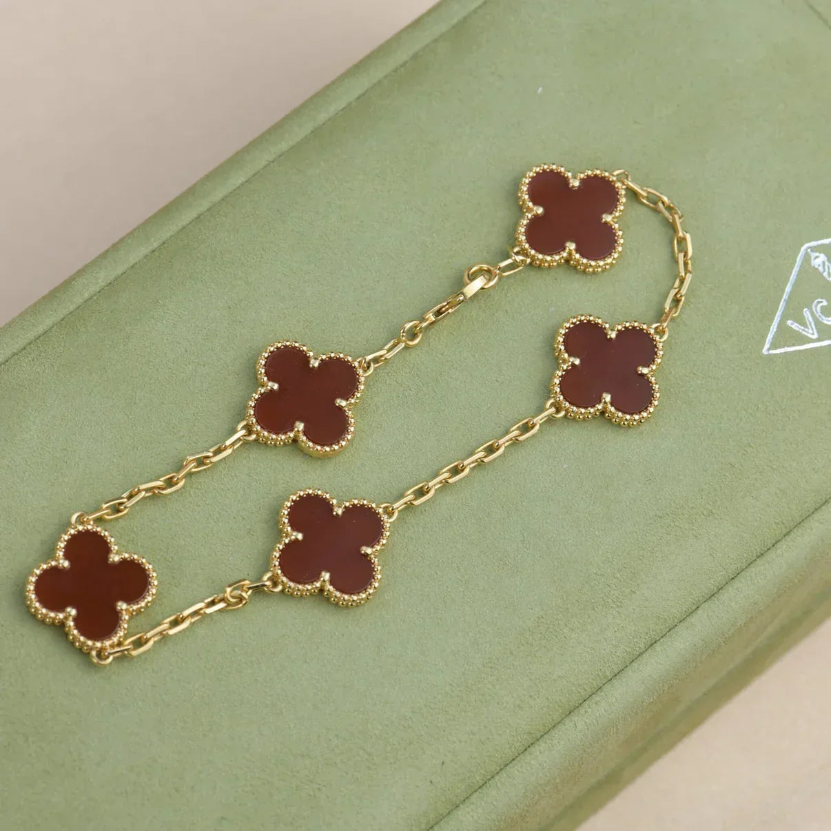 AuraLeaf – Lucky Carnelian Clover Bracelet