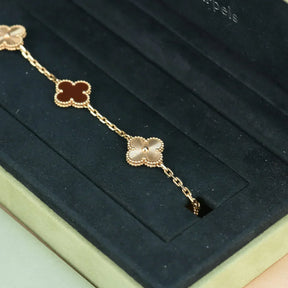 AuraLeaf – Lucky Carnelian Clover Bracelet