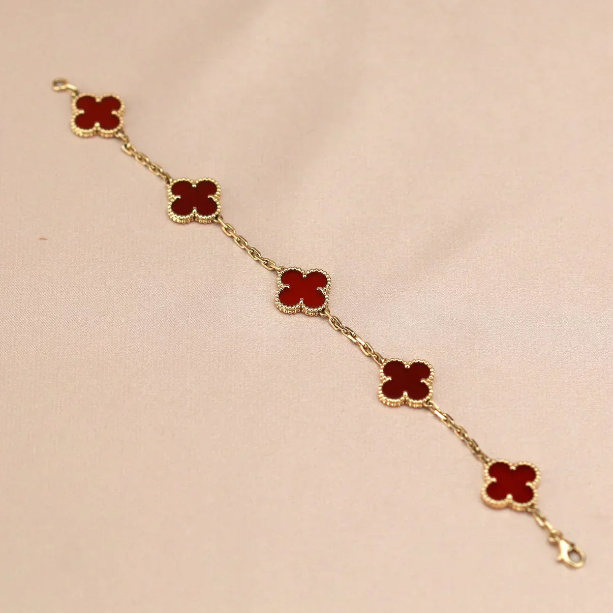 AuraLeaf – Lucky Carnelian Clover Bracelet
