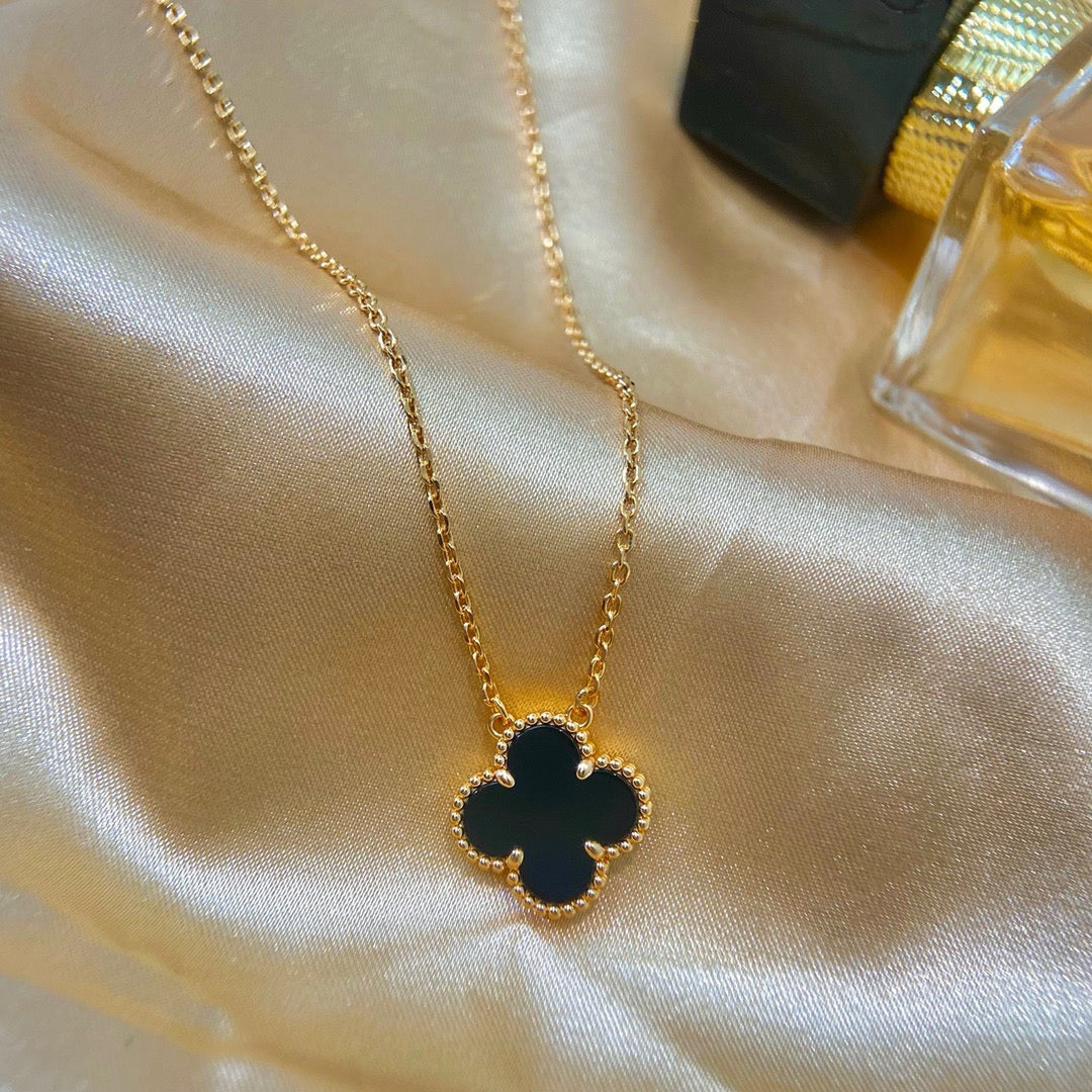 CelestiaGlow – Timeless Sparkle Pendant Necklace