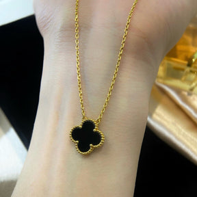 CelestiaGlow – Timeless Sparkle Pendant Necklace