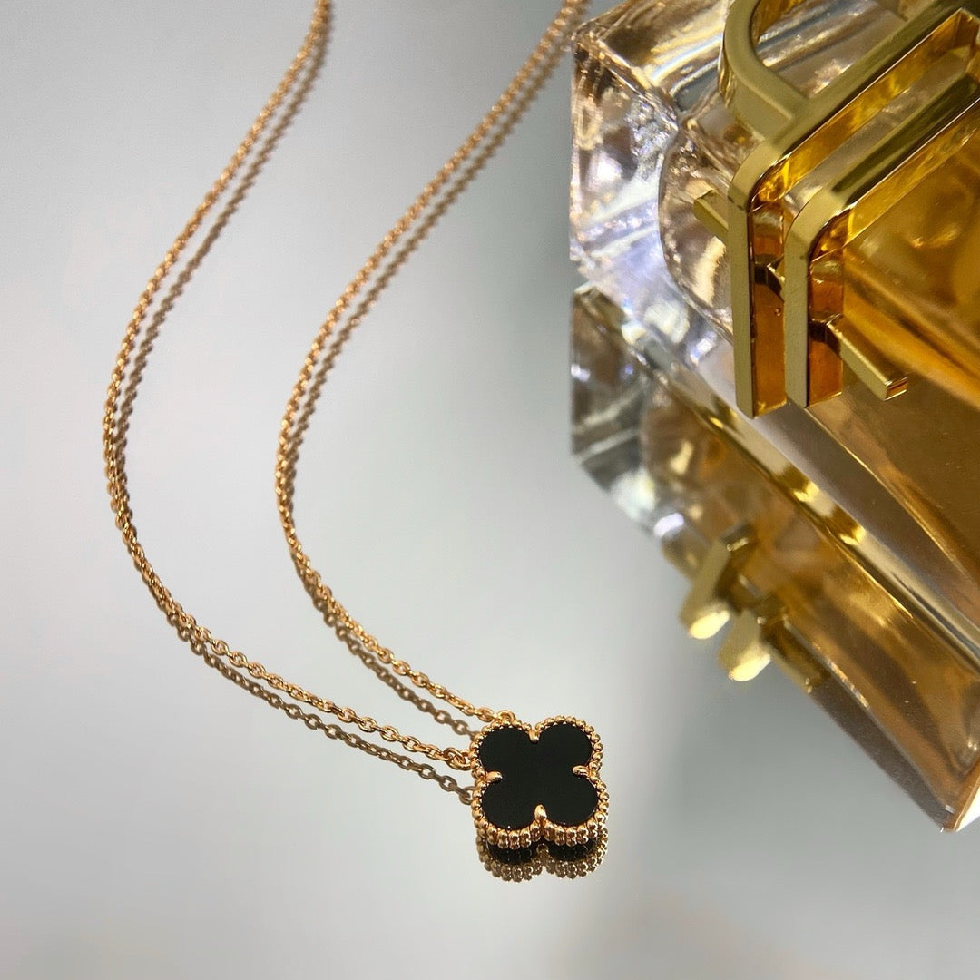 CelestiaGlow – Timeless Sparkle Pendant Necklace
