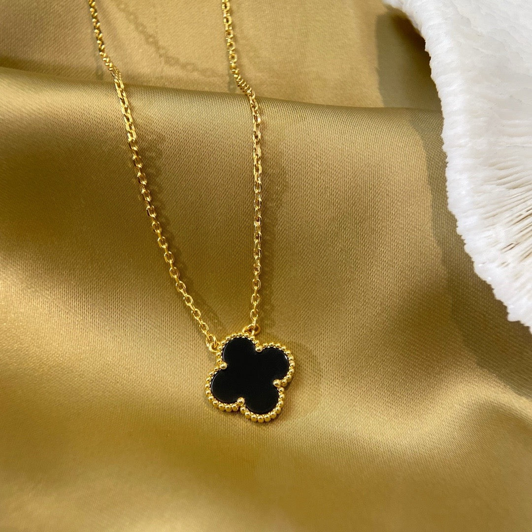 CelestiaGlow – Timeless Sparkle Pendant Necklace