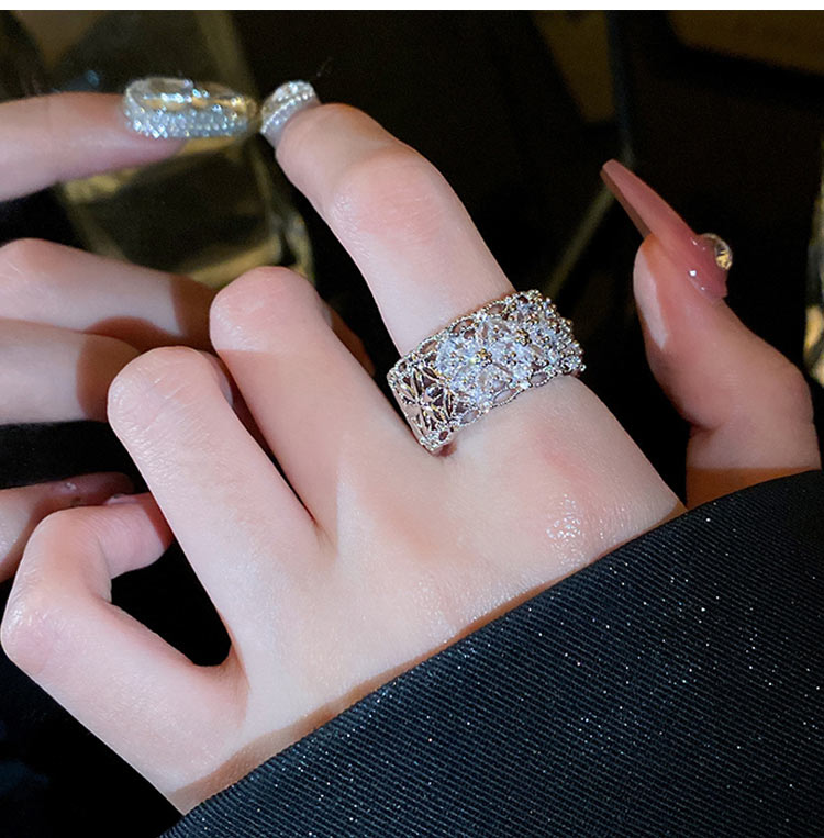 BloomVera – Certified Moissanite Flower Statement Ring