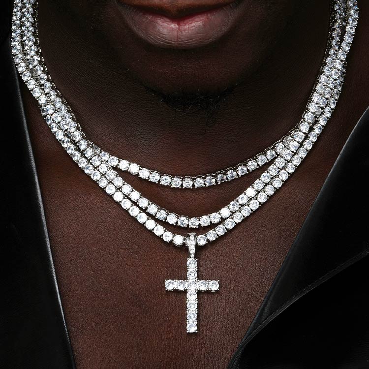 HeavenlyShine – Moissanite Cross Pendant