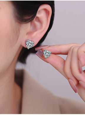 AmoraShine – Sparkling Heart Earrings