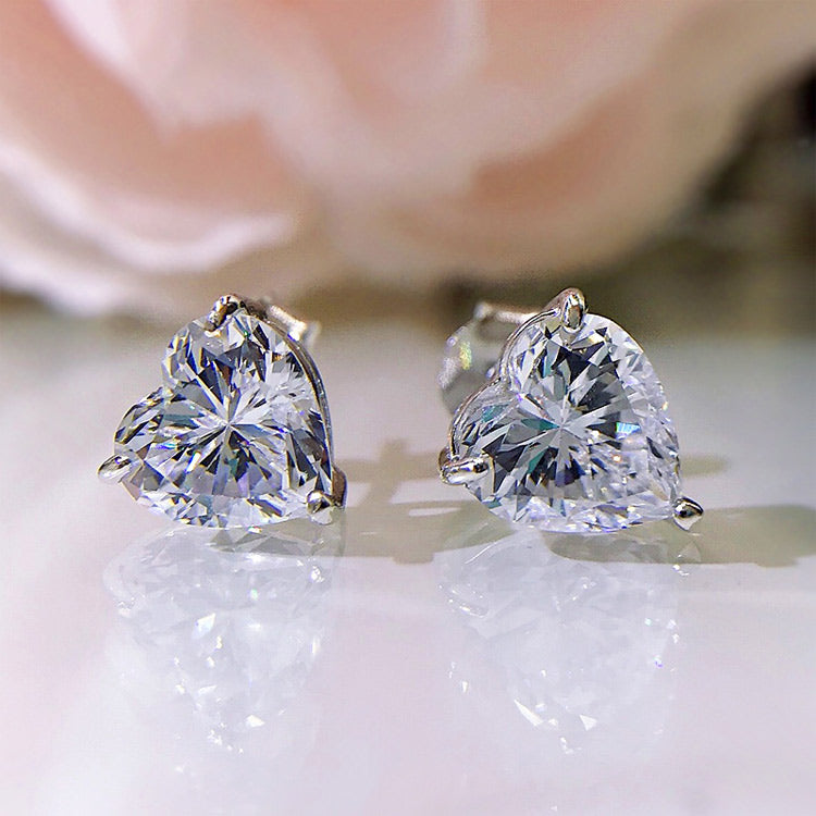 AmoraShine – Sparkling Heart Earrings