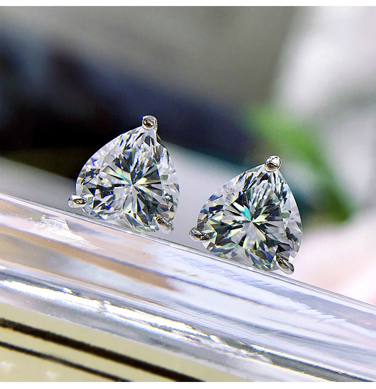 AmoraShine – Sparkling Heart Earrings