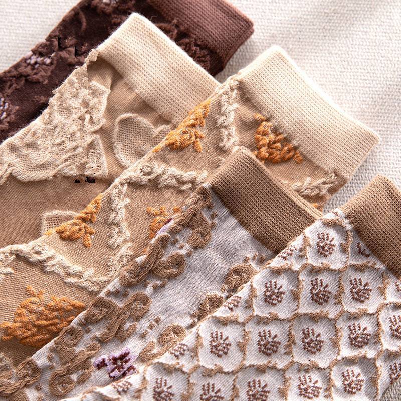 LumeFlora – Soft Cotton Embroidered Flower Socks