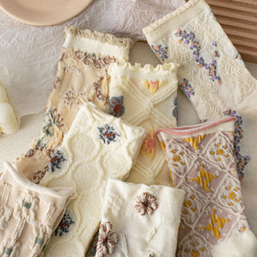 LumeFlora – Soft Cotton Embroidered Flower Socks