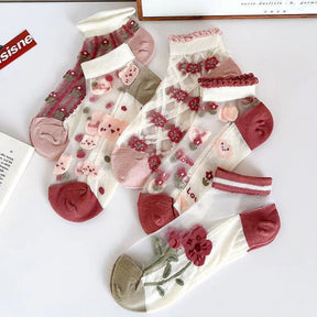 LaceFlow – Transparent Floral Ankle Socks