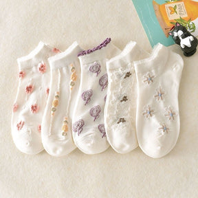LaceFlow – Transparent Floral Ankle Socks