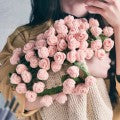 CozyBloom – Hand-Knitted Rose Blanket DIY Kit