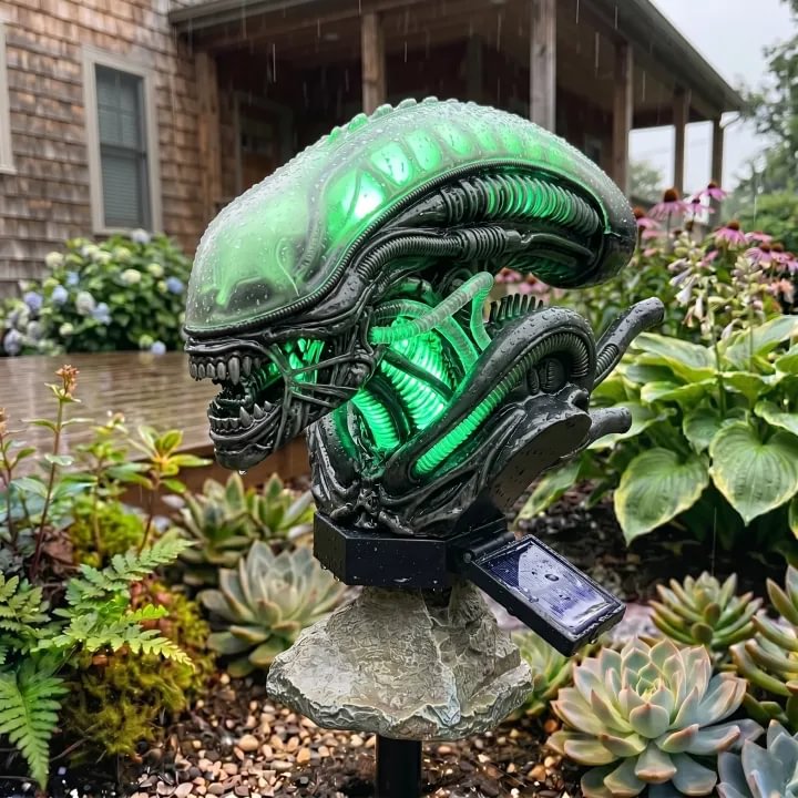 TitanFlame – LED Solar Monster Garden Light